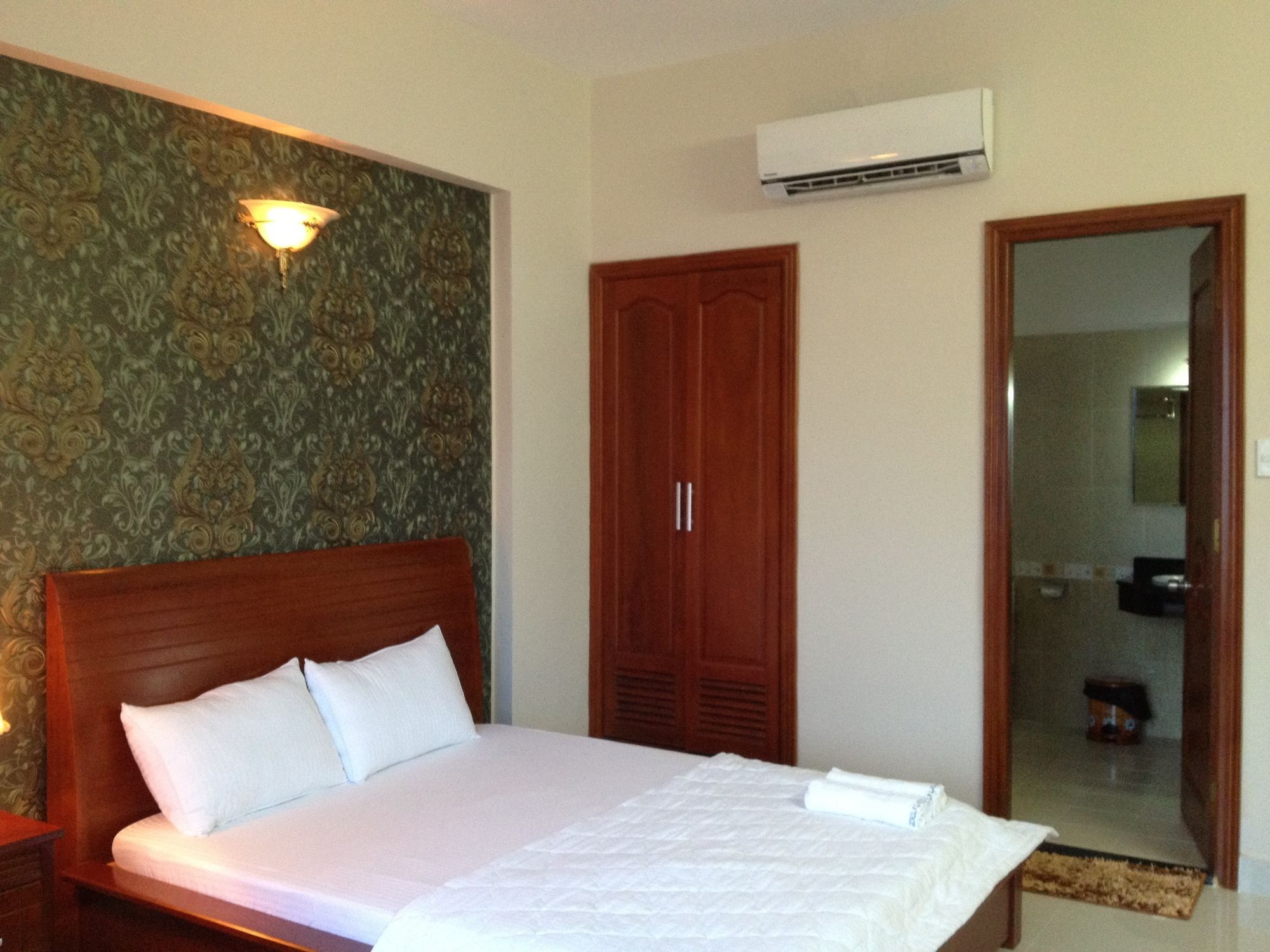 Queen Garden Hotel & Apartment Вунгтау Экстерьер фото